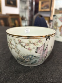 A Chinese famille rose brush pot and a qianjiang cai bowl, 19th/20th C.