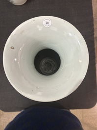 Drie diverse Chinese famille rose vazen, 19de/20ste eeuw