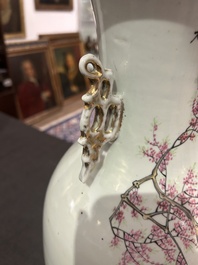 Drie diverse Chinese famille rose vazen, 19de/20ste eeuw