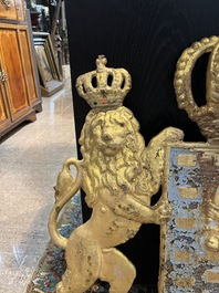 A Dutch polychrome and gilt cast iron 'Je maintiendrai' wall plaque, ca. 1900