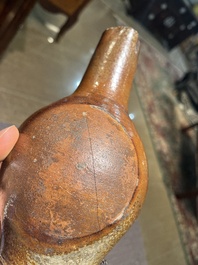 Een steengoed baardmankruik met dubbele adelaar en twee kruiken, 17de/18de eeuw