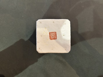 Een Chinese dekselkom op voet, twee wijnkoppen en een warmer, Tongzhi merk en periode