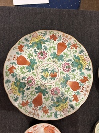 Een diverse collectie Chinees famille rose en qianjiang cai porselein, 19de eeuw