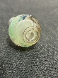 A Chinese miniature reverse painted glass scent bottle with roosters, 19th/20th C.