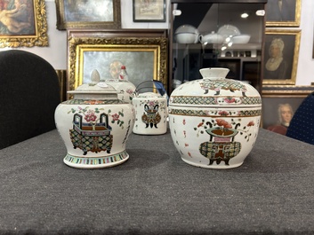 Five Chinese famille rose wares with antiquities design, 19th C.