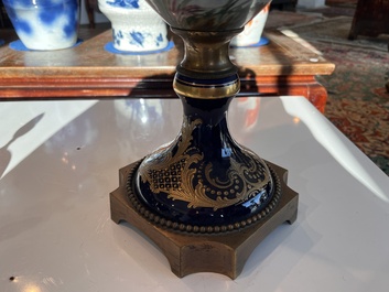 Een paar grote S&egrave;vres porseleinen vazen met allegorie&euml;n van 'De oogst' en 'De visvangst' op verguld bronzen monturen, Frankrijk, 19de eeuw