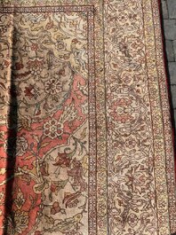 A Turkish Sivas rug with central medallion and floral design, wool on cotton, 20th C.