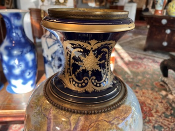 Een paar grote S&egrave;vres porseleinen vazen met allegorie&euml;n van 'De oogst' en 'De visvangst' op verguld bronzen monturen, Frankrijk, 19de eeuw