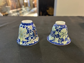 Een Chinese dekselkom op voet, twee wijnkoppen en een warmer, Tongzhi merk en periode