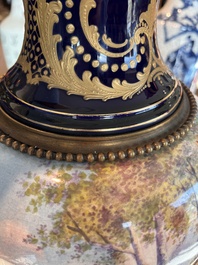 Een paar grote S&egrave;vres porseleinen vazen met allegorie&euml;n van 'De oogst' en 'De visvangst' op verguld bronzen monturen, Frankrijk, 19de eeuw