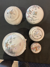 Een diverse collectie Chinees qianjiang cai en famille rose porselein, 19de/20ste eeuw