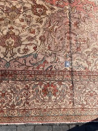 A Turkish Sivas rug with central medallion and floral design, wool on cotton, 20th C.