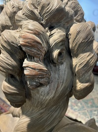 Franse school, navolger van Felix Lecomte (1737-1817): Buste van Marie Antoinette, gepatineerd terracotta op marmeren voet, ca. 1900