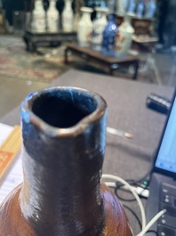 Een steengoed baardmankruik met dubbele adelaar en twee kruiken, 17de/18de eeuw