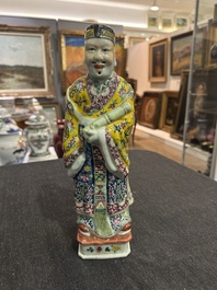 A Chinese famille rose figure of a scholar, 19th C.