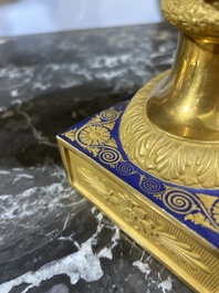 A fine French Empire vase with refined gilt design on a cobalt blue ground, Paris, early 19th C.