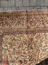 A Turkish Sivas rug with central medallion and floral design, wool on cotton, 20th C.