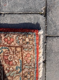 A Turkish Sivas rug with central medallion and floral design, wool on cotton, 20th C.