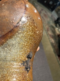 Een steengoed baardmankruik met dubbele adelaar en twee kruiken, 17de/18de eeuw