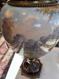 Een paar grote S&egrave;vres porseleinen vazen met allegorie&euml;n van 'De oogst' en 'De visvangst' op verguld bronzen monturen, Frankrijk, 19de eeuw