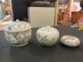 Een diverse collectie Chinees qianjiang cai en famille rose porselein, 19de/20ste eeuw