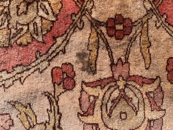 A Turkish Sivas rug with central medallion and floral design, wool on cotton, 20th C.