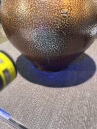 Een steengoed baardmankruik met dubbele adelaar en twee kruiken, 17de/18de eeuw