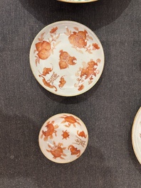 Een diverse collectie Chinees famille rose en qianjiang cai porselein, 19de eeuw