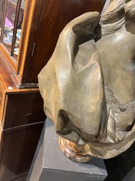 Franse school, navolger van Felix Lecomte (1737-1817): Buste van Marie Antoinette, gepatineerd terracotta op marmeren voet, ca. 1900