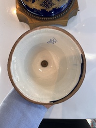 Een paar grote S&egrave;vres porseleinen vazen met allegorie&euml;n van 'De oogst' en 'De visvangst' op verguld bronzen monturen, Frankrijk, 19de eeuw