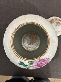 A Chinese qianjiang cai vase and cover with antiquities, 19th/20th C.