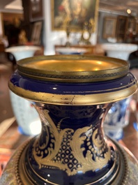 Een paar grote S&egrave;vres porseleinen vazen met allegorie&euml;n van 'De oogst' en 'De visvangst' op verguld bronzen monturen, Frankrijk, 19de eeuw