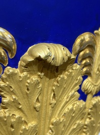 A fine French Empire vase with refined gilt design on a cobalt blue ground, Paris, early 19th C.