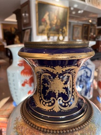 Een paar grote S&egrave;vres porseleinen vazen met allegorie&euml;n van 'De oogst' en 'De visvangst' op verguld bronzen monturen, Frankrijk, 19de eeuw