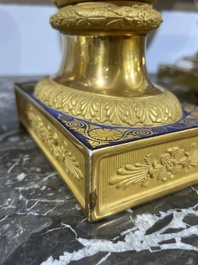 A fine French Empire vase with refined gilt design on a cobalt blue ground, Paris, early 19th C.