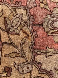 A Turkish Sivas rug with central medallion and floral design, wool on cotton, 20th C.