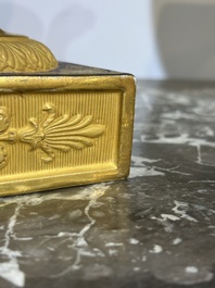 A fine French Empire vase with refined gilt design on a cobalt blue ground, Paris, early 19th C.