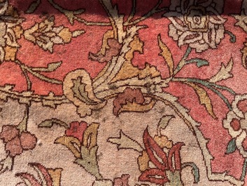 A Turkish Sivas rug with central medallion and floral design, wool on cotton, 20th C.