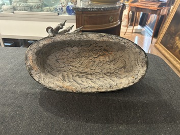 Indische school: Vishnu rustend op Shesha of Ananta Shesha, koning van de naga's, gepatineerd brons, 19de eeuw