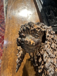 Een paar houten sculpturen van poedels en een leeuw, mogelijk Engeland, 18de/19de eeuw