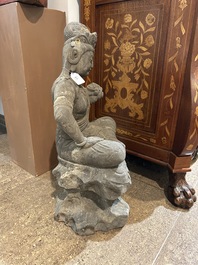 Een Chinese stenen figuur van Boeddha op een rots, Qing