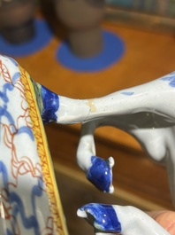 Een polychroom Delfts model van een paard, 18de eeuw