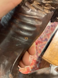 Een paar houten sculpturen van poedels en een leeuw, mogelijk Engeland, 18de/19de eeuw