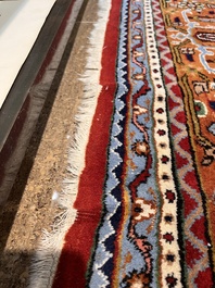 A Persian Bidjar rug with floral design, wool on cotton, 20th C.