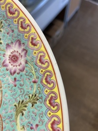 A Chinese qianjiang vase and a famille rose dish, 19th/20th C.