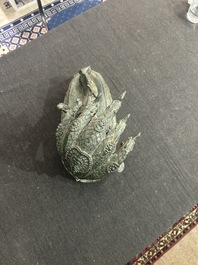 Indische school: Vishnu rustend op Shesha of Ananta Shesha, koning van de naga's, gepatineerd brons, 19de eeuw