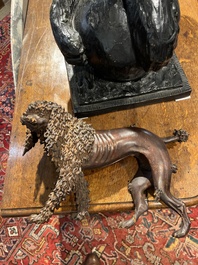 Een paar houten sculpturen van poedels en een leeuw, mogelijk Engeland, 18de/19de eeuw