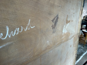 Een uitzonderlijk groot paar Chinese met zijde geborduurde panelen met onsterfelijken op rode fondkleur, 19de eeuw