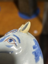 Een polychroom Delfts model van een paard, 18de eeuw