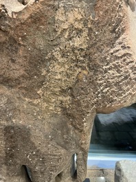 Een fijne grote Indische zandstenen groep met een Mithuna koppel, wellicht Madhya Pradesh, Chandela periode, 10de/12de eeuw